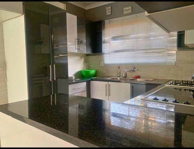 2 BEDROOM PROPERTY TO RENT IN GLEN MARAIS